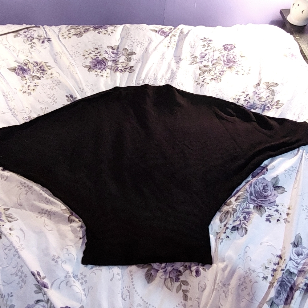 Stretchy sleeved cape